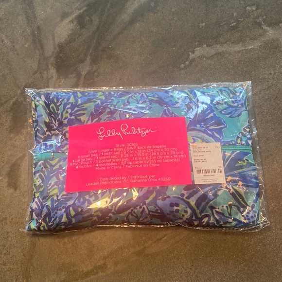 Lilly Pulitzer Lingerie bags with travel toiletry set Bennet Blue Sneak a Peek - Picture 2 of 9
